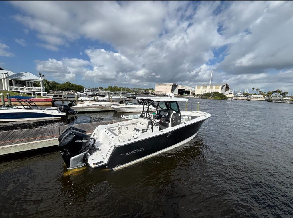 2022 Blackfin 302 CC