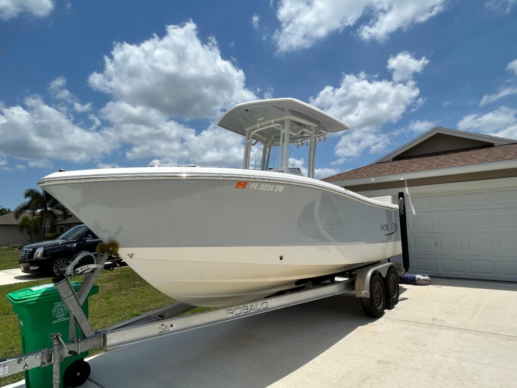2021 Robalo R230 Center Console