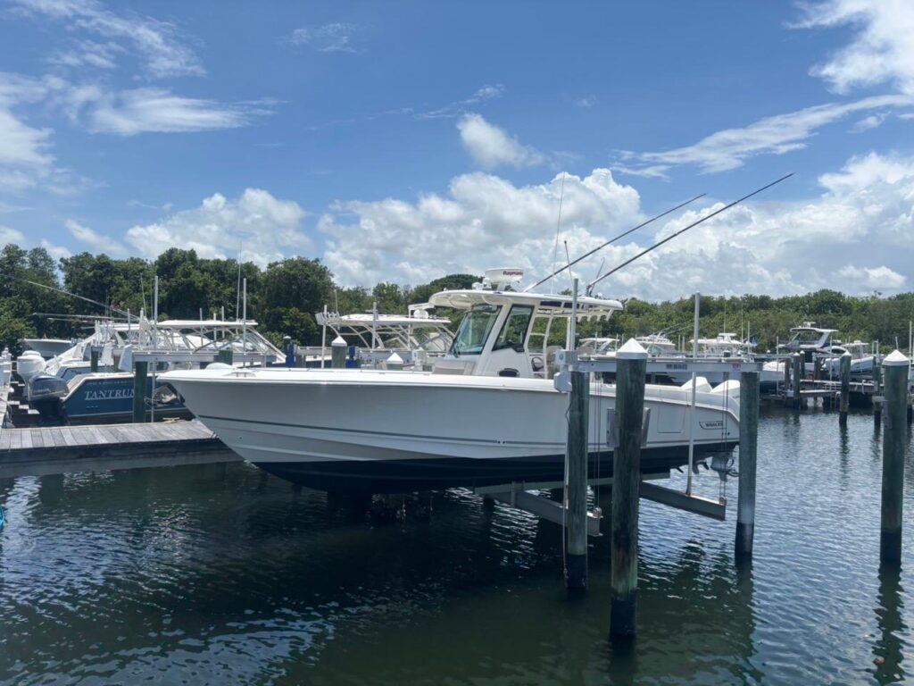 2019 Boston Whaler 330 Outrage