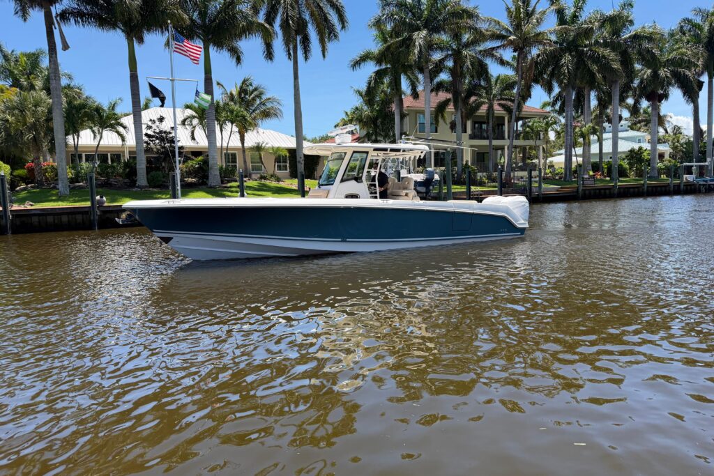 2017 Boston Whaler 330 Outrage